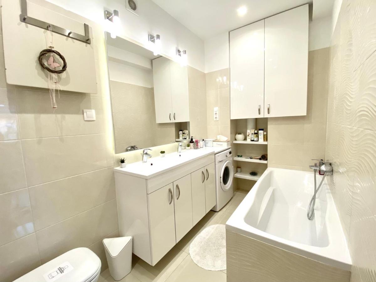 Budapest Hideout In Style With Free Parking - Luxury Apartment Luaran gambar
