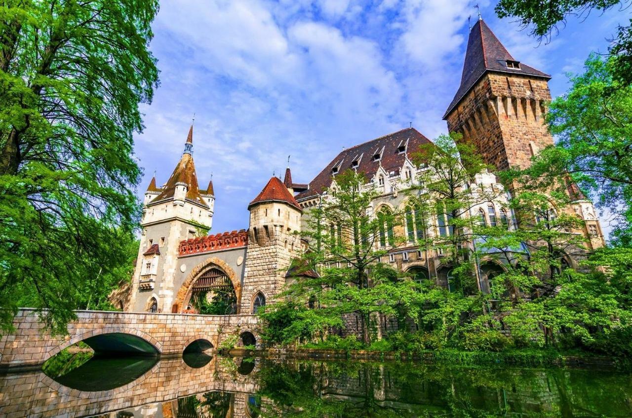 Budapest Hideout In Style With Free Parking - Luxury Apartment Luaran gambar